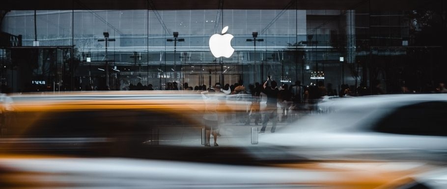 Apple zatrudnia byłego dyrektora Tesli do prac nad projektem pojazdu elektrycznego