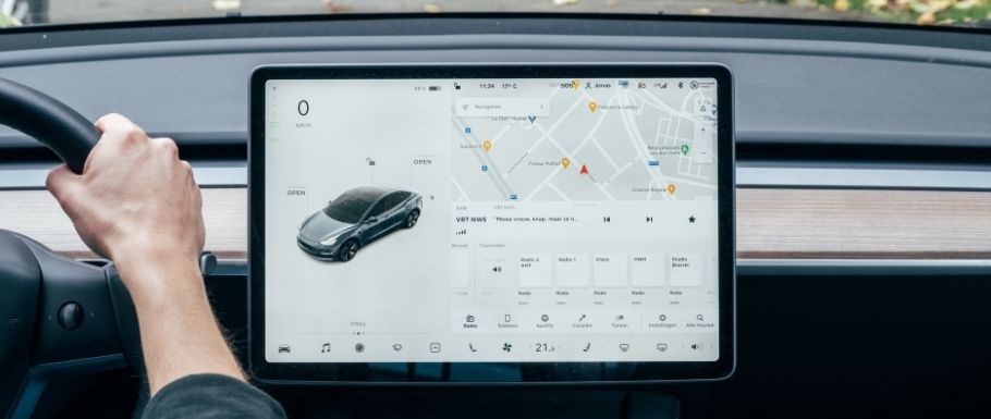 Tesla nareszcie daje kierowcom możliwość dodawania punktów “pośrednich” do nawigacji!