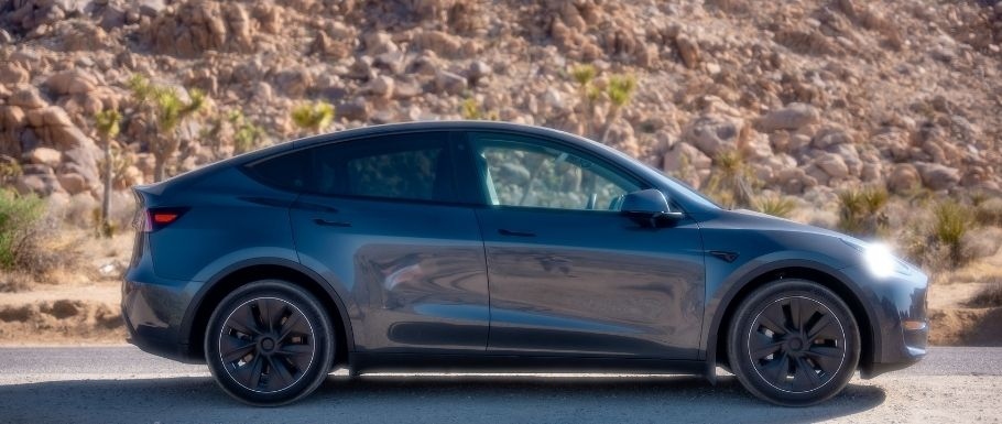  Tesla przywołuje 21,599 tysięcy sztuk modelu Y w związku z problemem w układzie kierowniczym 