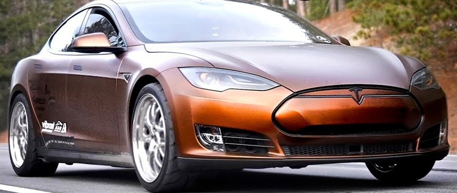 Pierwsza Tesla z silnikiem spalinowym V8!