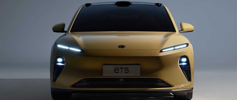 NIO właśnie zaprezentowało swój nowy elektryczny sedan ET5, który ma być dostępny na globalnym rynku
