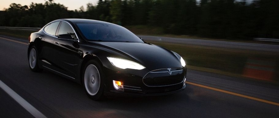 Tesla podnosi cenę pakietu Full Self-Driving System do 12 000 dolarów
