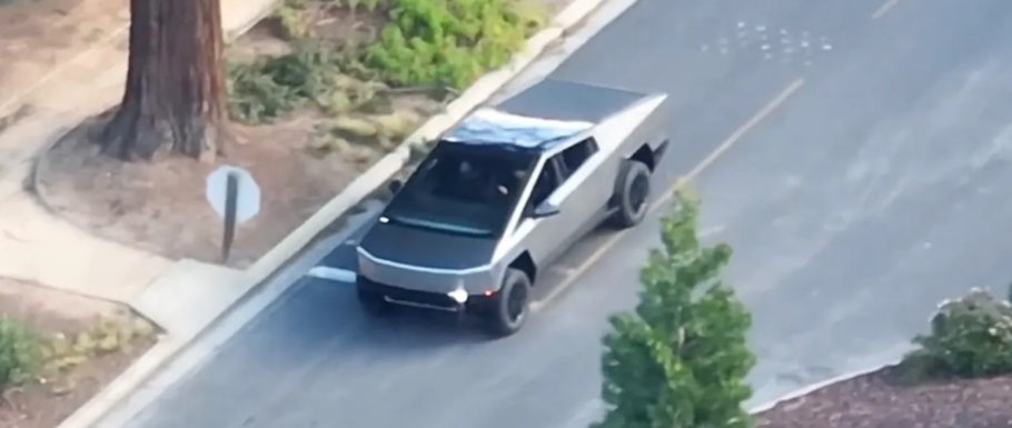 Tesla Cybertruck z nową czarną pokrywą bagażnika i szklanym dachem!