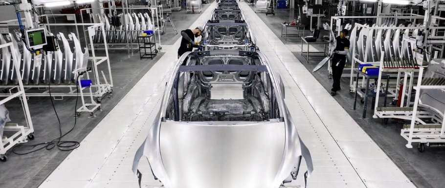 Dzień Inwestora Tesli rusza lada moment! Co takiego ogłosi Elon Musk? Pod fabryką zauważono unikalne kolory Modelu Y!
