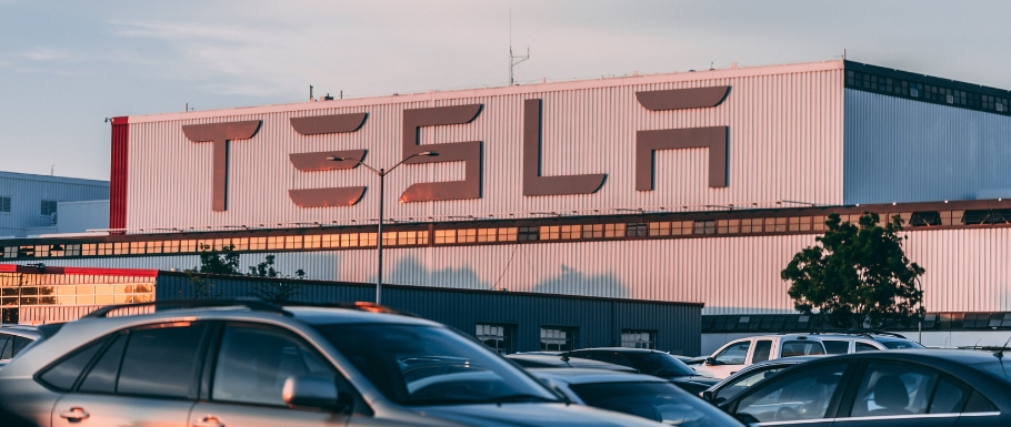 Tesla Gigafactory Berlin osiągnęła cel produkcji masowej, produkując 5000 pojazdów elektrycznych w ciągu tygodnia.