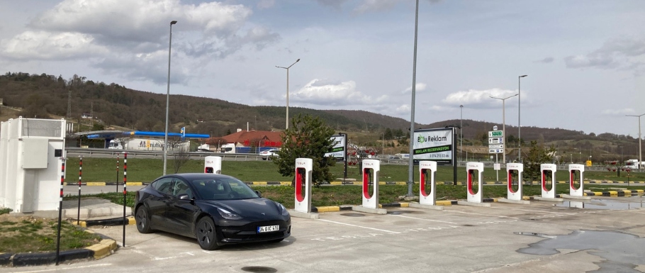 Tesla rozpoczyna sprzedaż EV w Turcji! W ofercie Model Y w trzech konfiguracjach!
