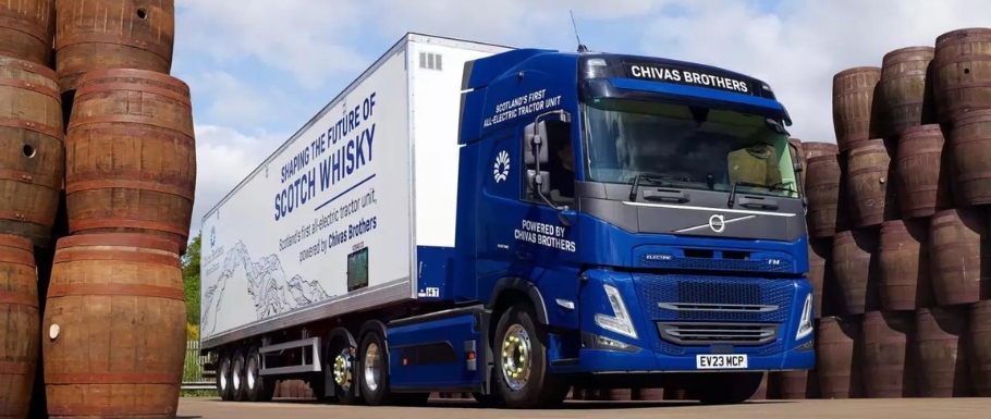 Elektryczna ciężarówka, po brzegi załadowana SZKOCKĄ WHISKY, wyruszy ze Szkocji z pierwszą dostawą w tym tygodniu!