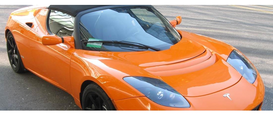 Licytacja trzech porzuconych Tesli Roadster została przedłużona do 2 czerwca.