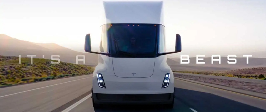 Zobacz, jak Tesla Semi wyprzedza ciężarówki z silnikiem Diesla na autostradzie!