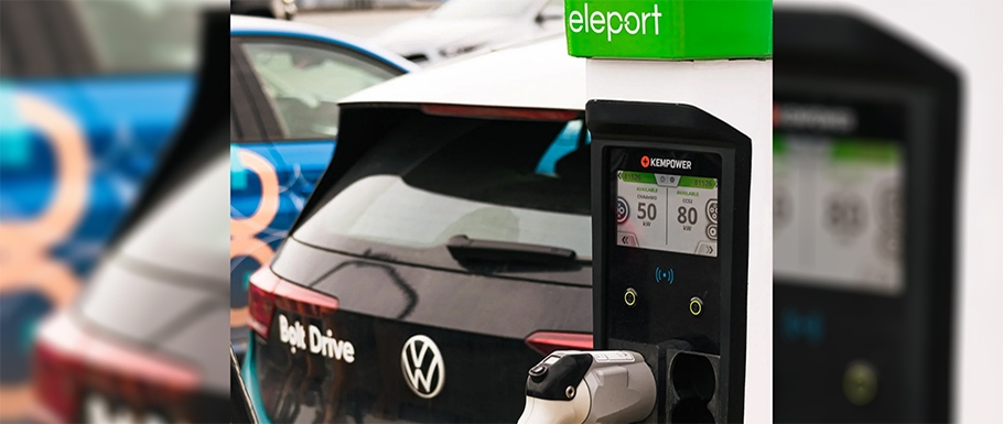 Carrefour uruchomi 170 punktów ładowania samochodów elektrycznych w 65 miastach