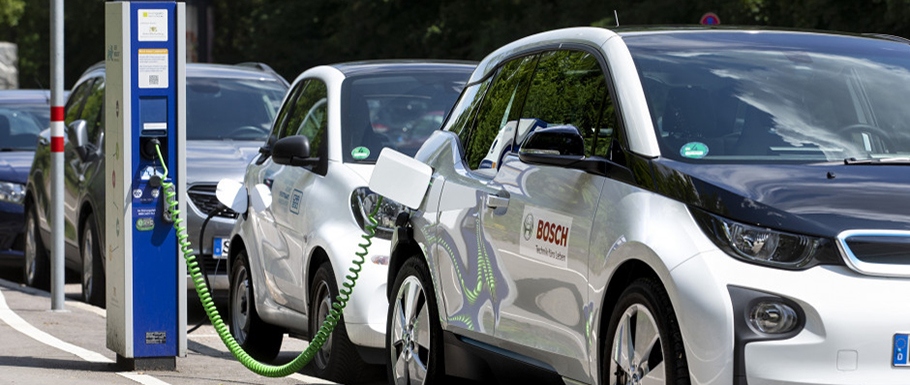 Europejski rynek motoryzacyjny 2025: rabaty, koniec dopłat i rekordy sprzedaży elektryków