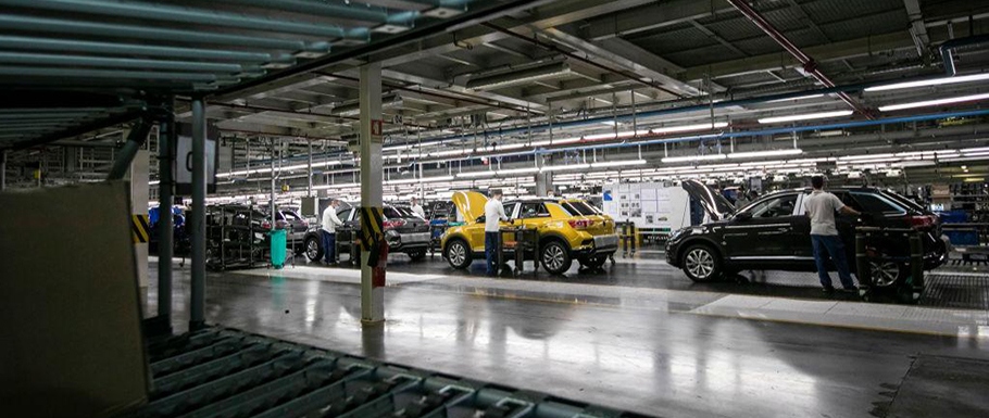 🚗💥 Koszty napraw aut elektrycznych spadają – raport GDV