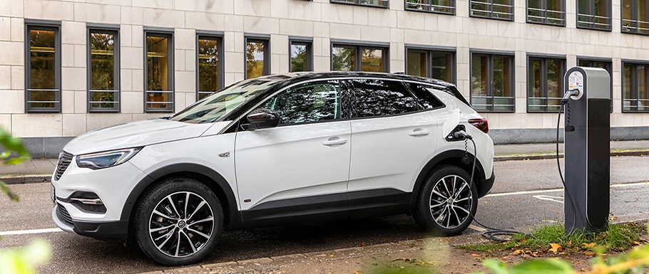 🚘 Hybrydy plug-in pod lupą: raport T&E obnaża prawdę o emisjach